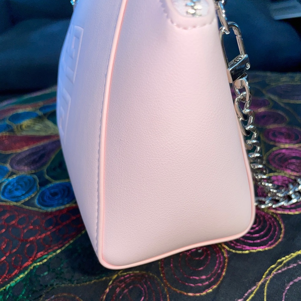 Givenchy - Picture 9 of 9